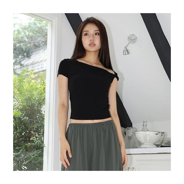 Women One Sleeve Cropped TOP